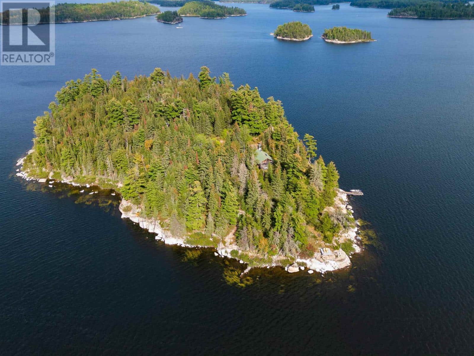 Island S922 Sand Lake, Winnipeg River, Minaki, Ontario P0X 1J0