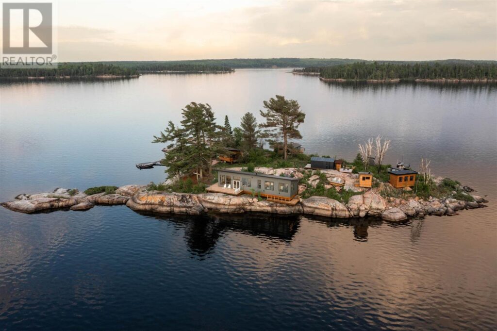 Island S900 Little Sand Lake, minaki, Ontario