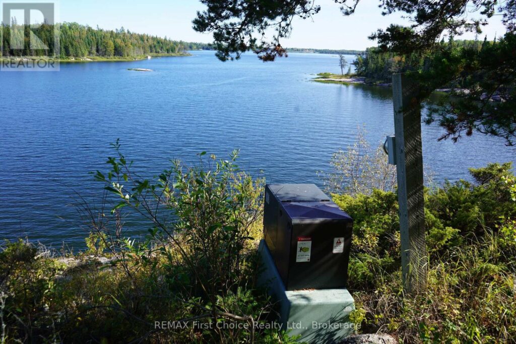 145 LITTLE SAND LAKE, kenora remote area (minaki-winnepeg river), Ontario